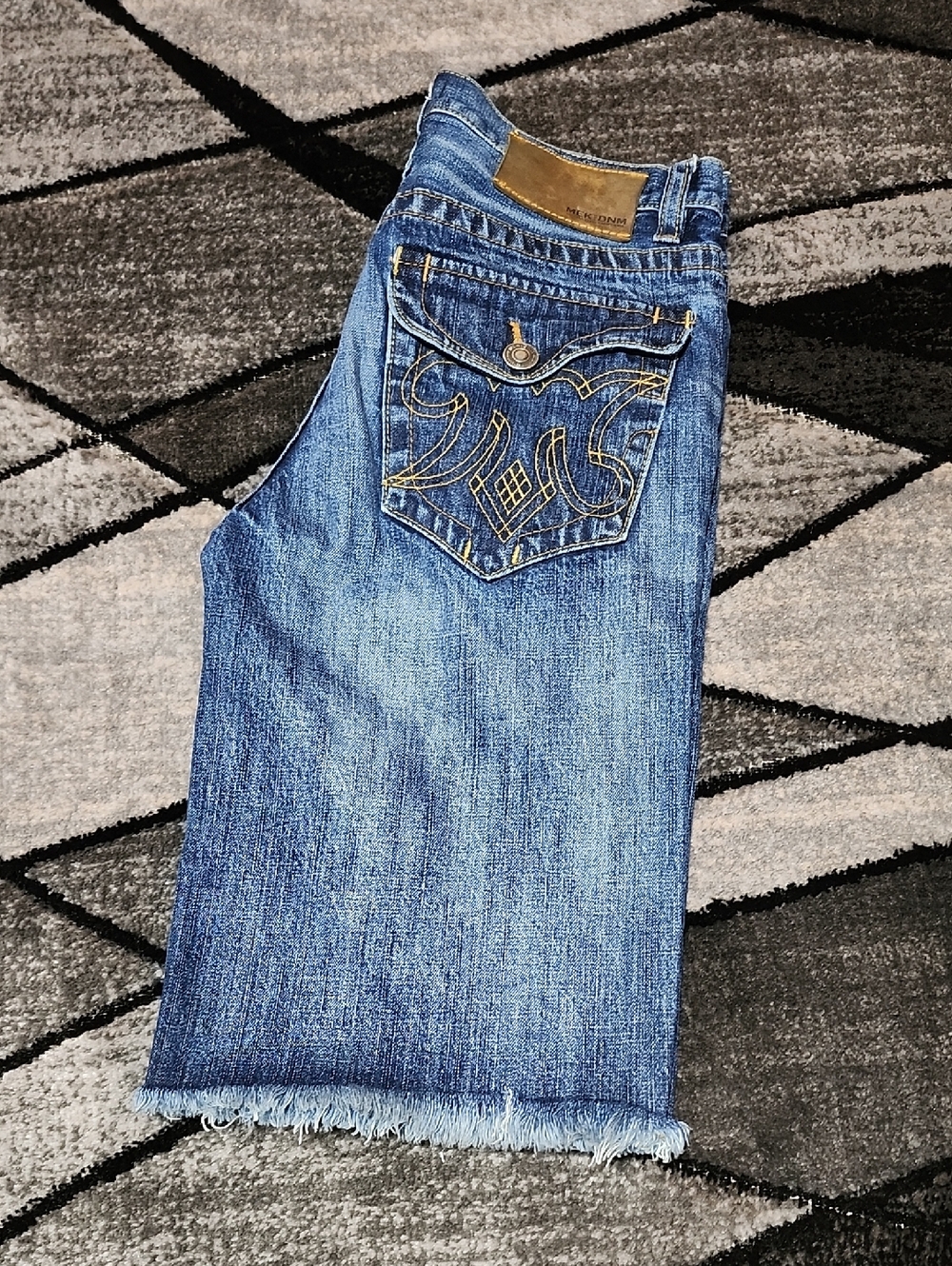 VINTAGE MEK JOEL EMBROIDERED FLAP REALAXED BUTTON-FLY RAW-EDGE DENIM JEAN SHORTS